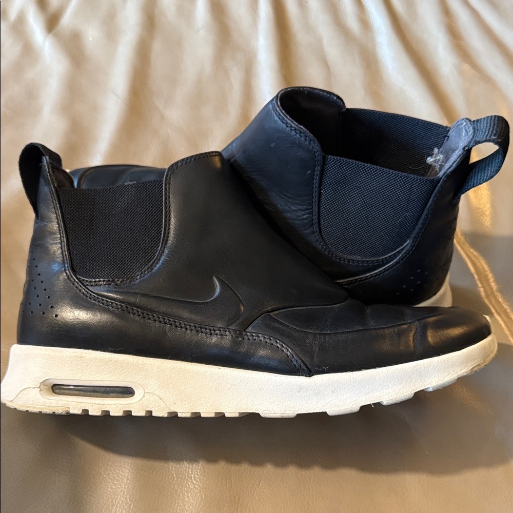 Nike Air Max Thea Mid Womens Chelsea Sneaker Boots Black size 11